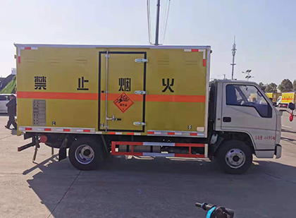 民和爆破器材运输车